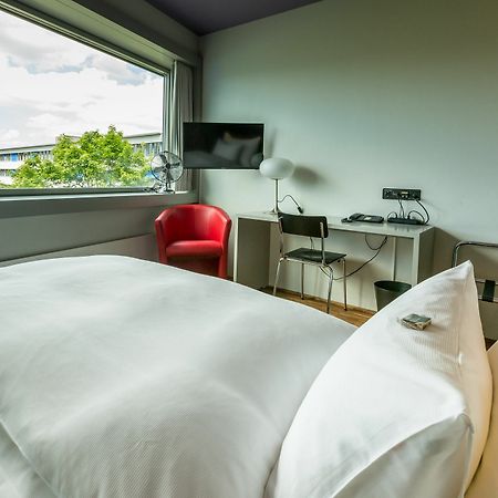 Dasbreitehotel Am Rhein Basilea Exterior foto
