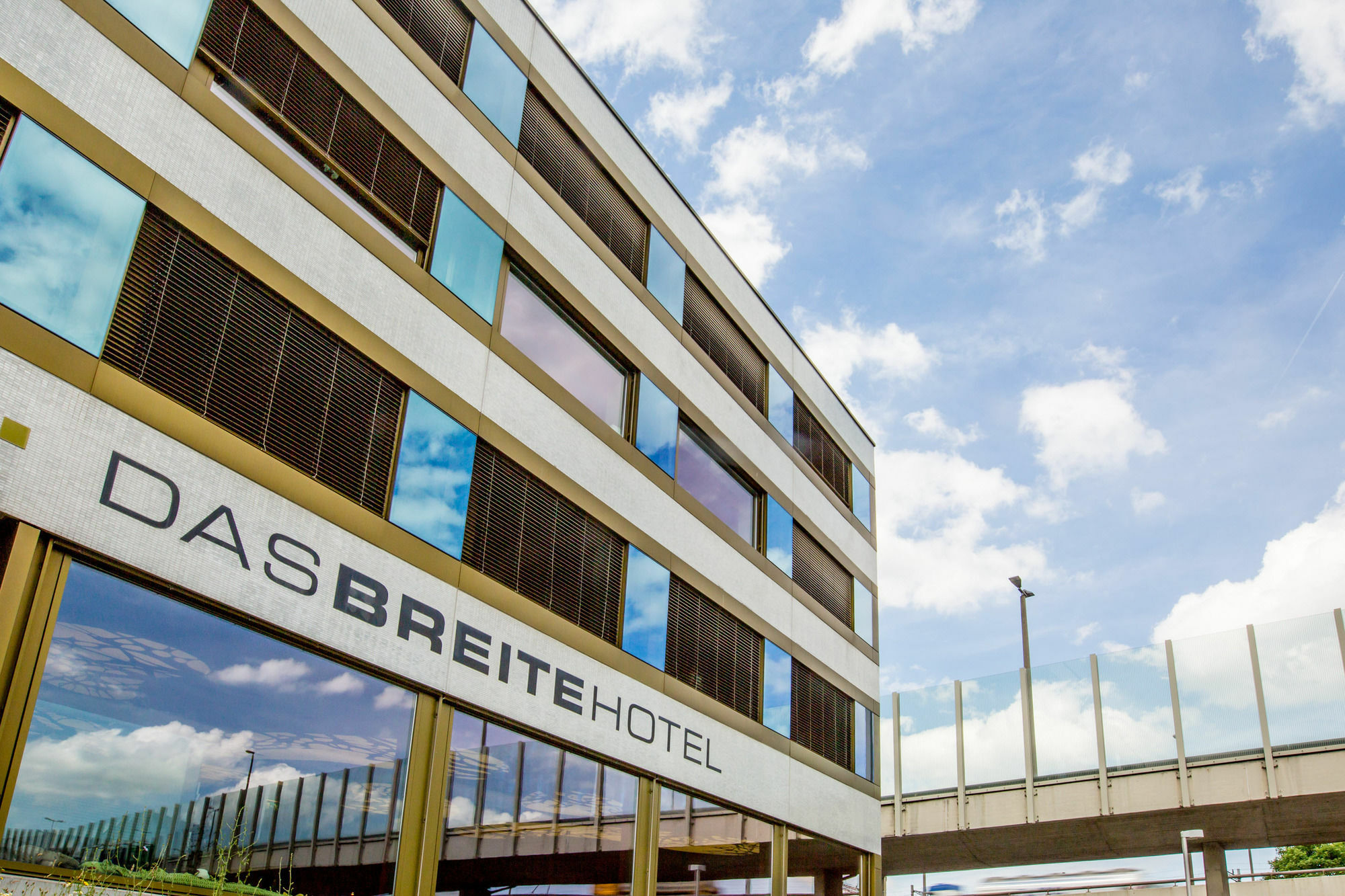 Dasbreitehotel Am Rhein Basilea Exterior foto